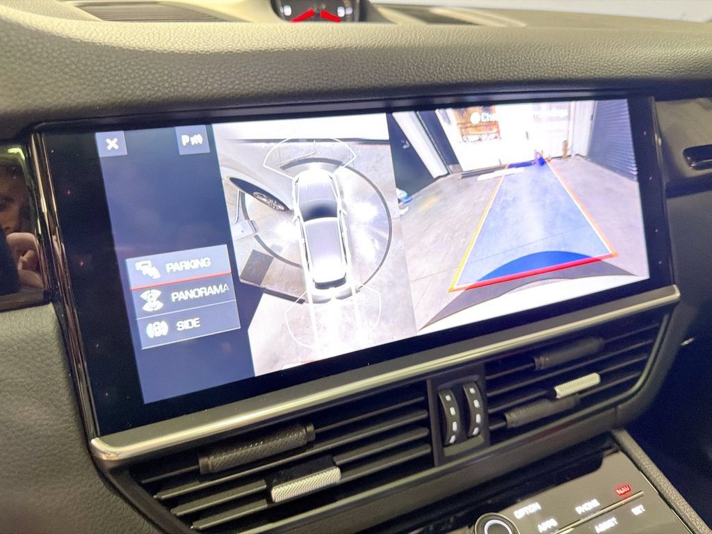Certified 2020 Porsche Cayenne AWD/4WD image 15