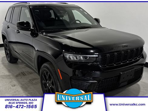 Used 2025 Jeep Grand Cherokee Altitude AWD/4WD image 1