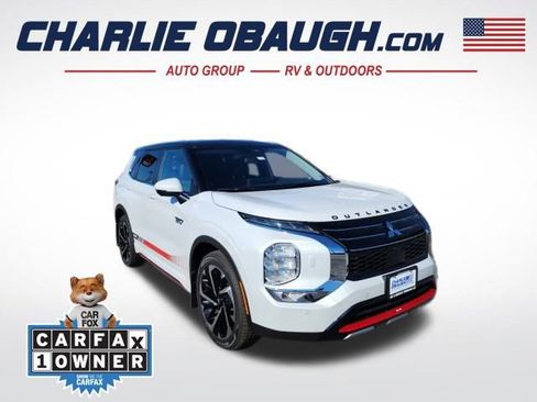 Used 2023 Mitsubishi Outlander SE image 1