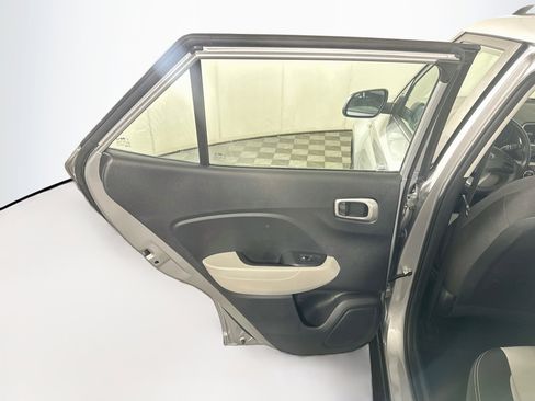 Used 2025 Hyundai Venue SEL FWD image 26