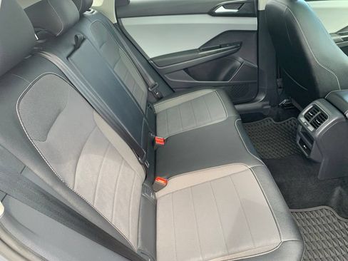 Used 2022 Volkswagen Taos SE w/ Panoramic Sunroof Package FWD image 24