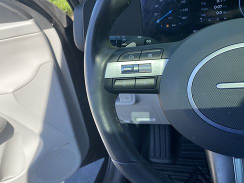 Used 2024 Hyundai Kona Limited FWD image 13