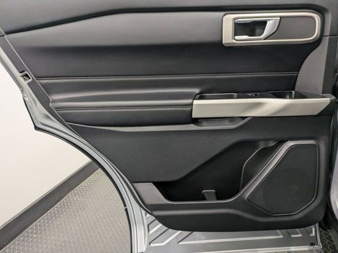 Used 2022 Ford Explorer XLT w/ Equipment Group 202A image 21