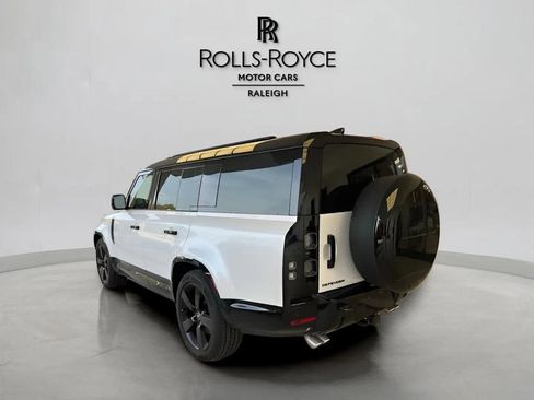 Used 2025 Land Rover Defender 130 V8 AWD/4WD image 6