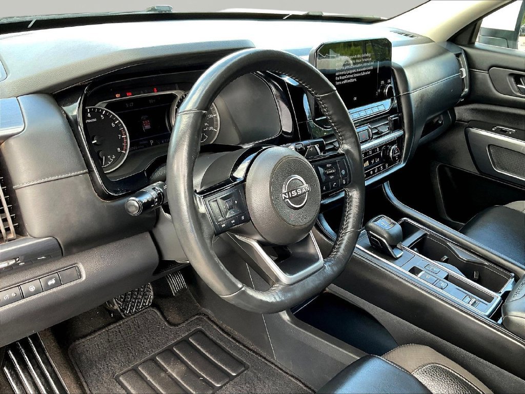 Used 2023 Nissan Pathfinder SL w/ Lighting Package (N92) FWD image 19