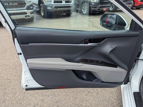 Used 2023 Toyota Camry LE FWD image 9