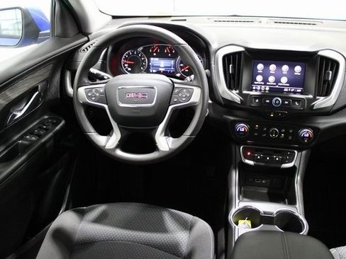 Used 2024 GMC Terrain SLE w/ Driver Convenience Package image 15