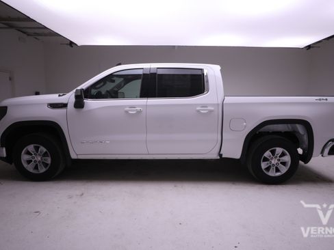 New 2026 GMC Sierra 1500 SLE image 2