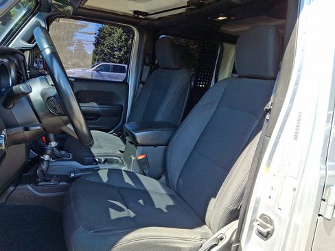 Used 2018 Jeep Wrangler Unlimited Sport S AWD/4WD image 24