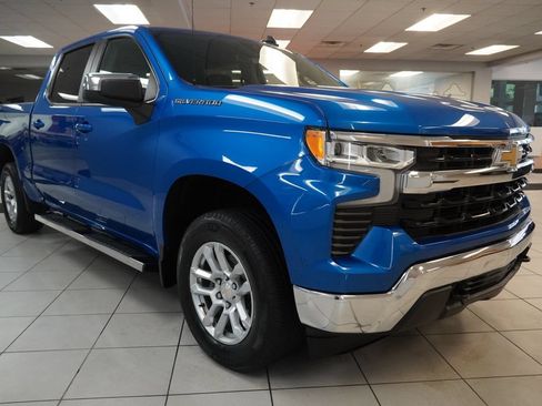 Used 2023 Chevrolet Silverado 1500 LT w/ Convenience Package II AWD/4WD image 15