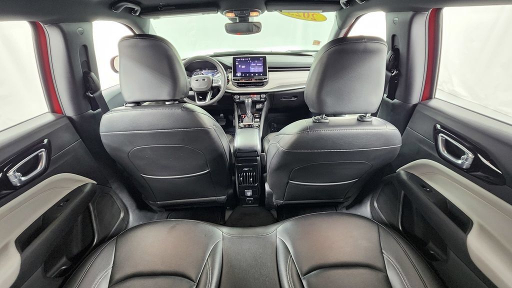 Used 2025 Jeep Compass Limited AWD/4WD image 17