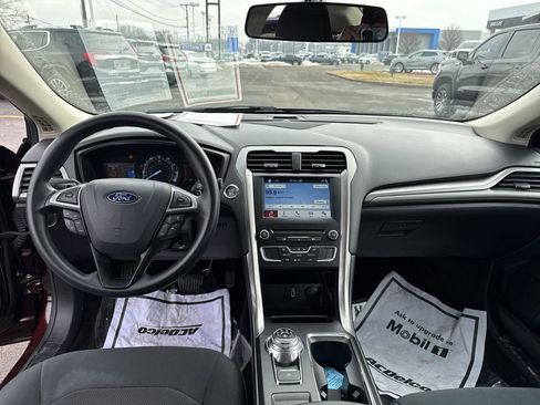 Used 2018 Ford Fusion SE w/ Fusion SE Technology Package image 19