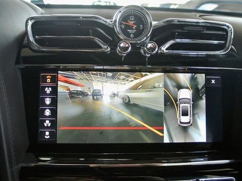 Used 2023 Bentley Bentayga AWD/4WD image 35