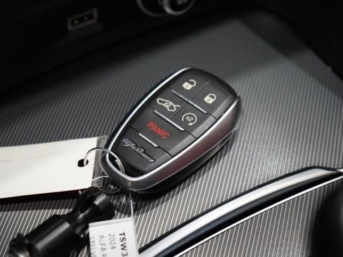 Used 2024 Alfa Romeo Stelvio Veloce image 38