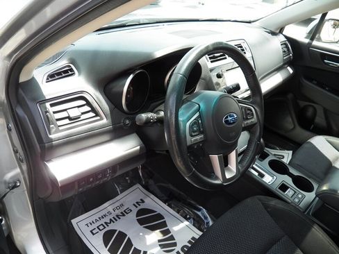 Used 2017 Subaru Outback 2.5i Premium AWD/4WD image 9