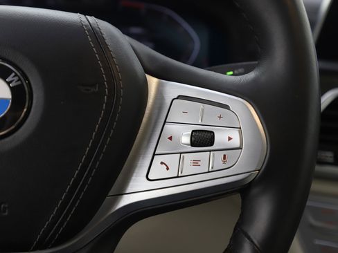 Used 2020 BMW 750i xDrive w/ Executive Package image 33