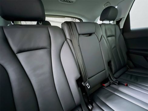 Used 2023 Audi Q7 2.0T Premium w/ Convenience Package image 28