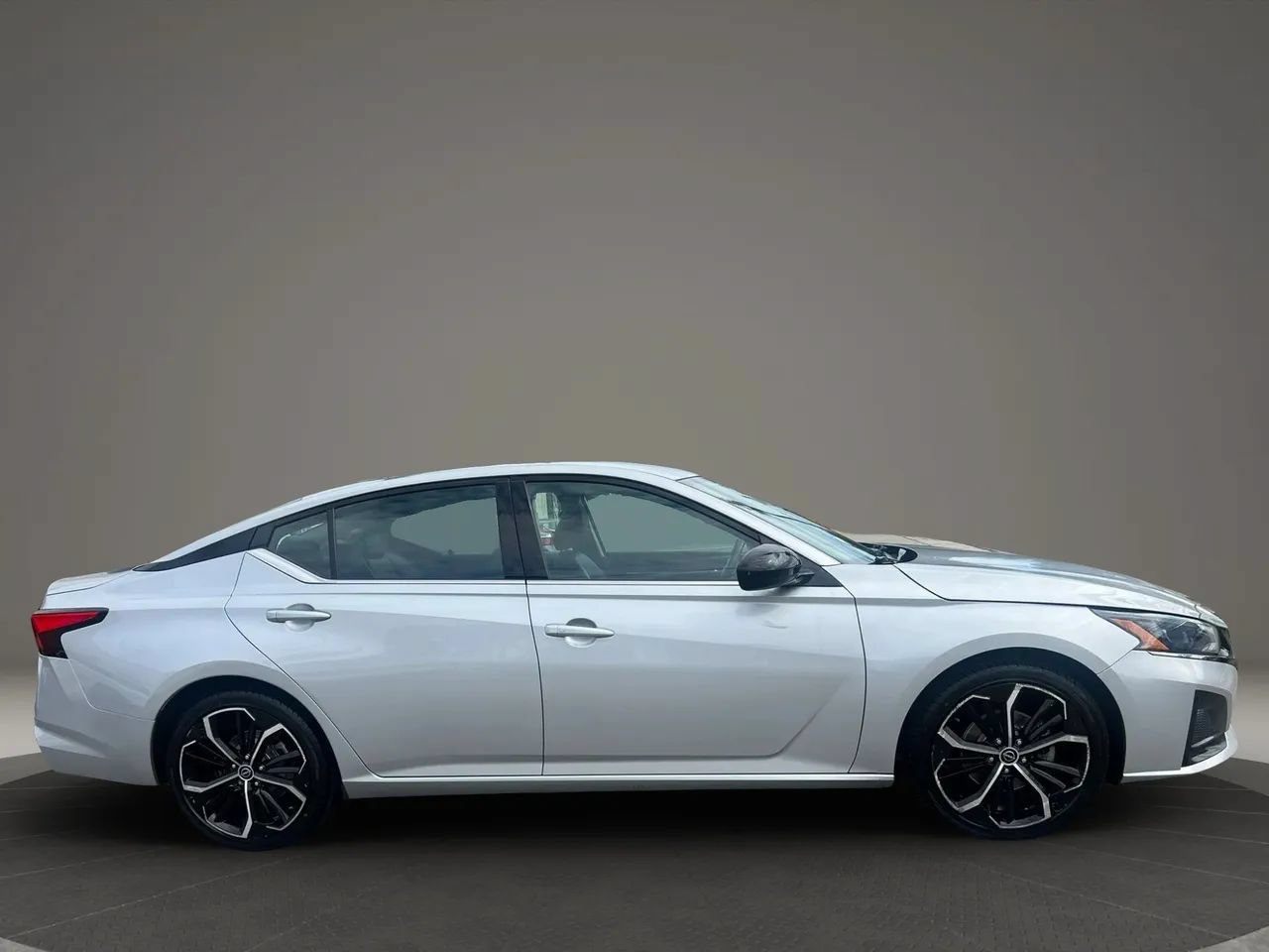 Used 2024 Nissan Altima 2.5 SR FWD image 4