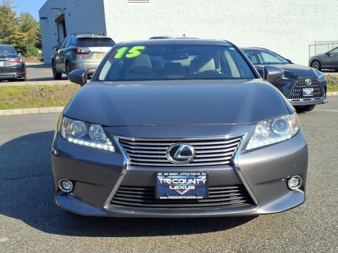 Used 2015 Lexus ES 350 w/ Luxury Package FWD image 2