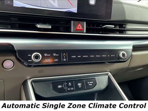 Used 2025 Kia Carnival FWD image 15