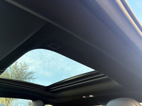 Used 2024 BMW M2 w/ Lighting Package image 11