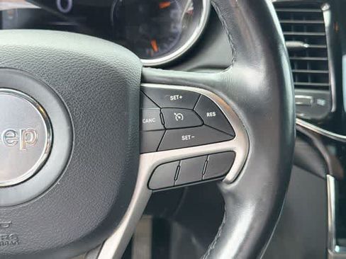 Used 2019 Jeep Grand Cherokee Altitude AWD/4WD image 10