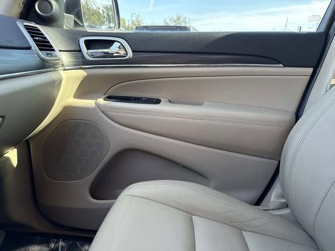 Used 2019 Jeep Grand Cherokee Limited w/ Trailer Tow Group IV image 28