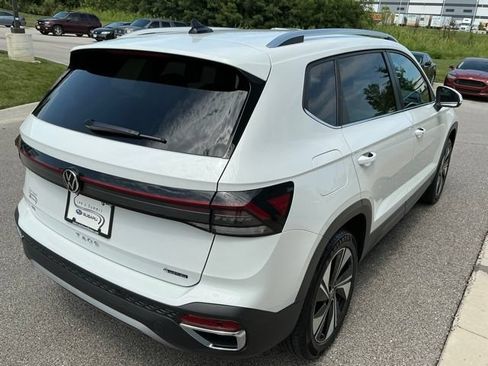 Used 2025 Volkswagen Taos SE AWD/4WD image 8