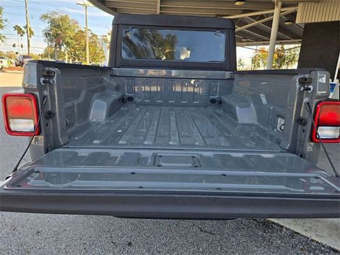 Used 2023 Jeep Gladiator Sport image 19