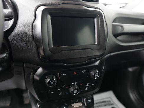 Used 2018 Jeep Renegade Latitude image 25