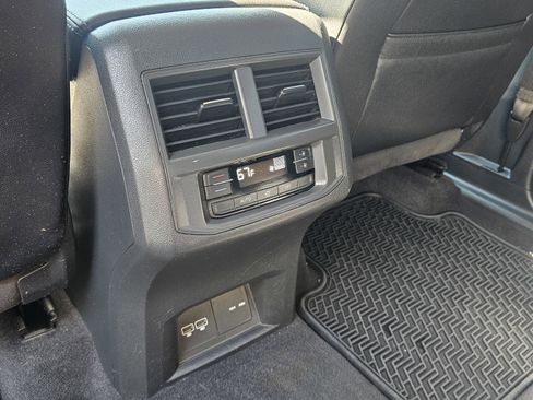 Used 2021 Volkswagen Atlas SE FWD image 24