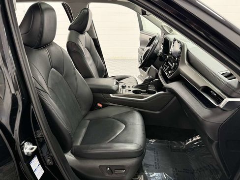 Used 2021 Toyota Highlander Limited image 16