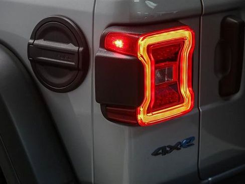 New 2023 Jeep Wrangler Unlimited Rubicon 4xe image 28