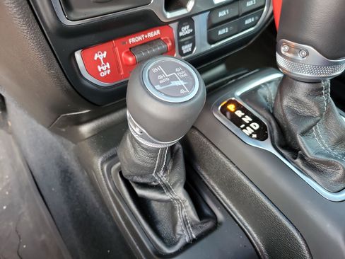 Used 2024 Jeep Wrangler Unlimited Rubicon 4xe image 12