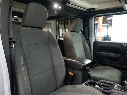 Used 2024 Jeep Wrangler Unlimited image 28