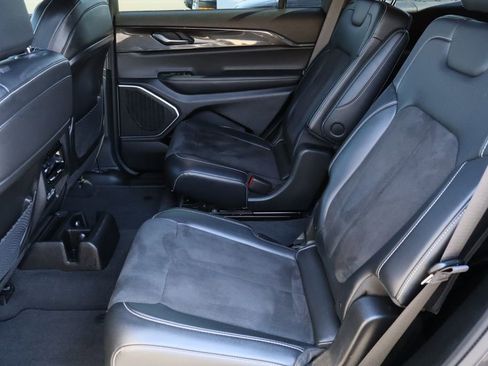 Used 2022 Jeep Grand Cherokee L Laredo image 24