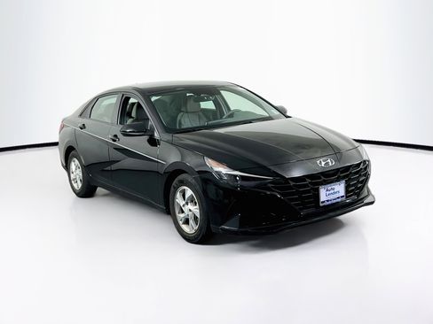 Used 2022 Hyundai Elantra SE w/ Cargo Package image 3