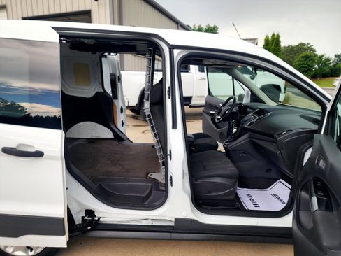 Used 2016 Ford Transit Connect XLT image 9