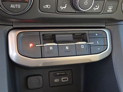 Used 2021 GMC Acadia Denali w/ Denali Technology Package image 25