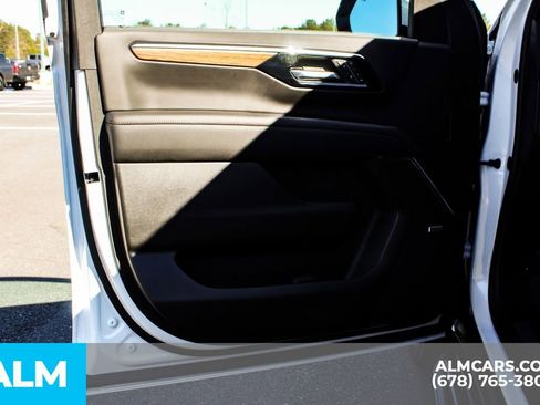 Used 2025 Chevrolet Suburban High Country image 40