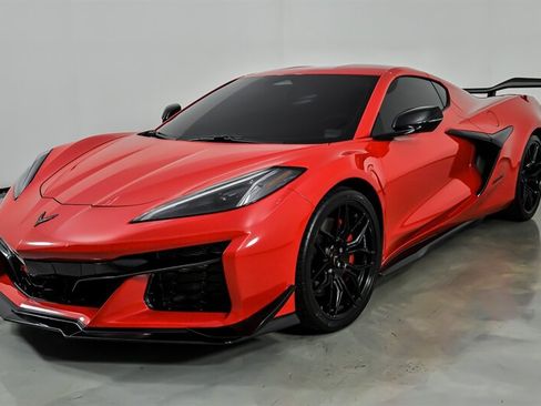 Used 2025 Chevrolet Corvette Z06 RWD image 5