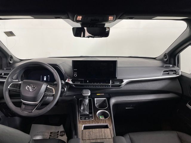 Used 2025 Toyota Sienna Limited AWD/4WD image 19