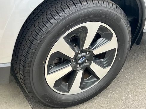 Used 2018 Subaru Forester 2.5i Premium AWD/4WD image 4