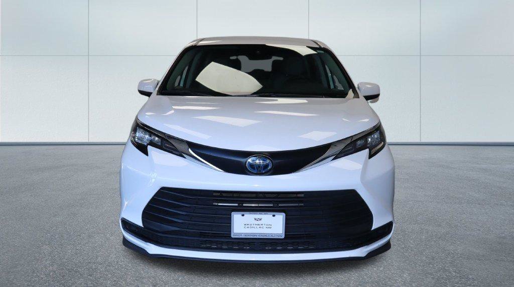 Used 2024 Toyota Sienna LE AWD/4WD image 11