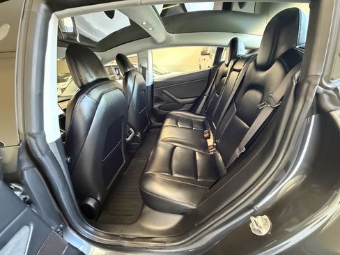 Used 2018 Tesla Model 3 Long Range RWD image 21