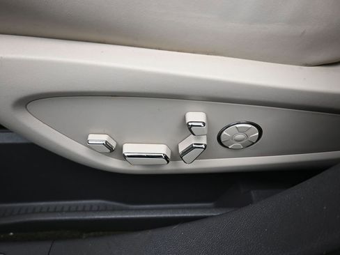 Used 2020 Lincoln Nautilus Reserve w/ Equipment Group 201A image 12