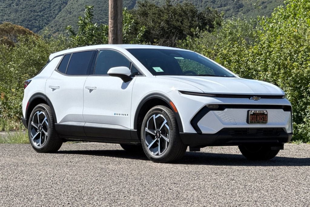 New 2026 Chevrolet Equinox EV LT FWD image 2
