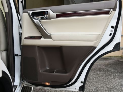 Used 2019 Lexus GX 460 image 22