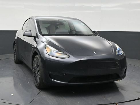 Used 2024 Tesla Model Y Long Range AWD/4WD image 7
