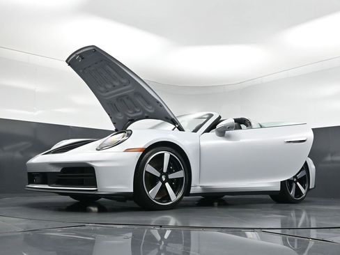 Certified 2026 Porsche 911 Targa 4S AWD/4WD image 36